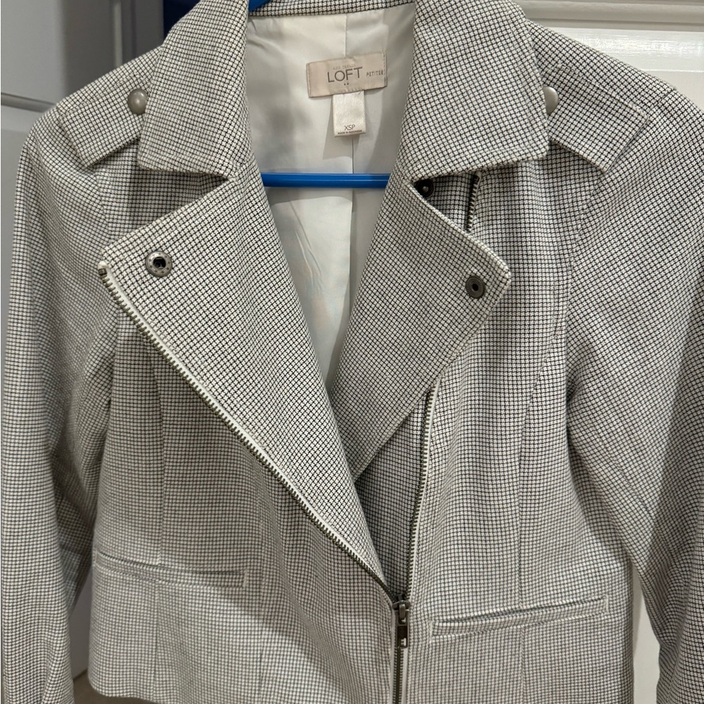Loft Jacket - Picture 2 of 6
